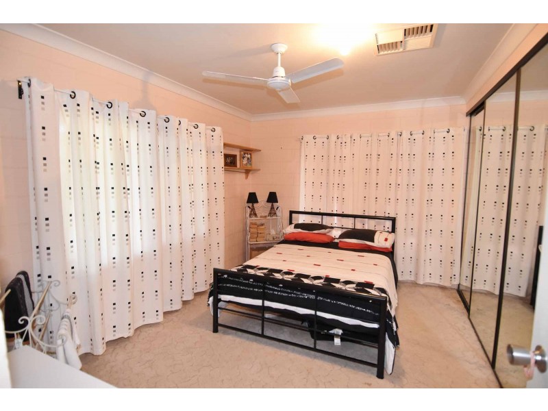 25 BROWN STREET, Towers Hill QLD 4820