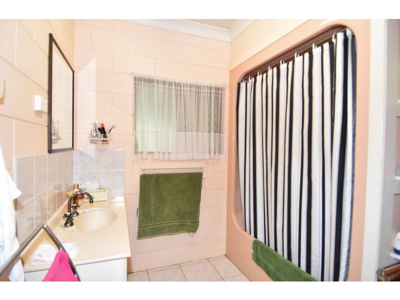 25 BROWN STREET, Towers Hill QLD 4820