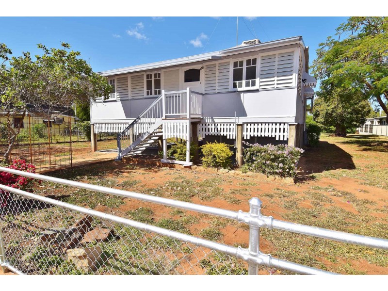 93 HACKETT TERRACE, Richmond Hill QLD 4820