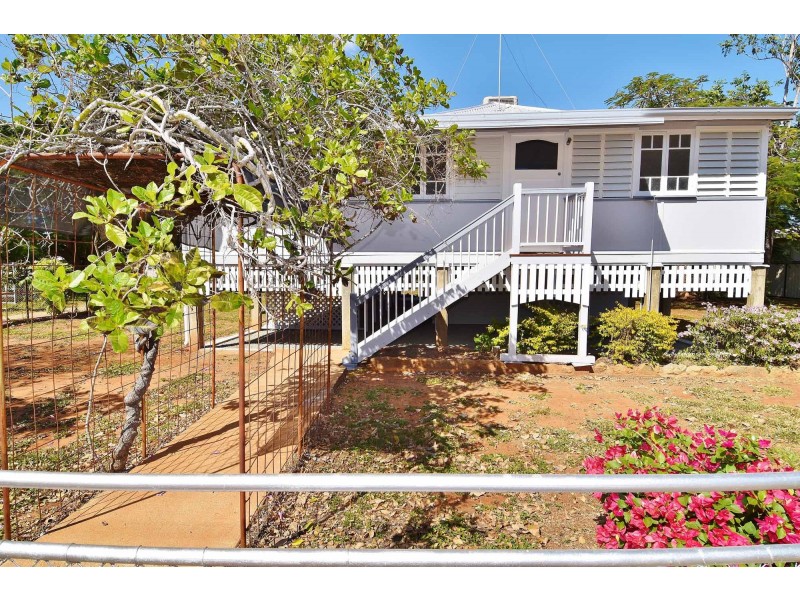 93 HACKETT TERRACE, Richmond Hill QLD 4820