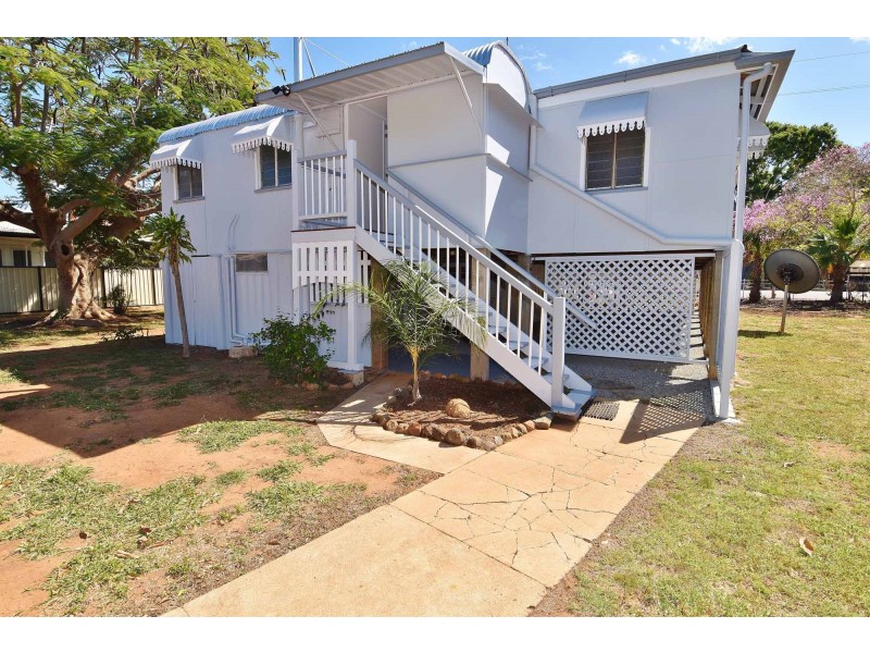 93 HACKETT TERRACE, Richmond Hill QLD 4820