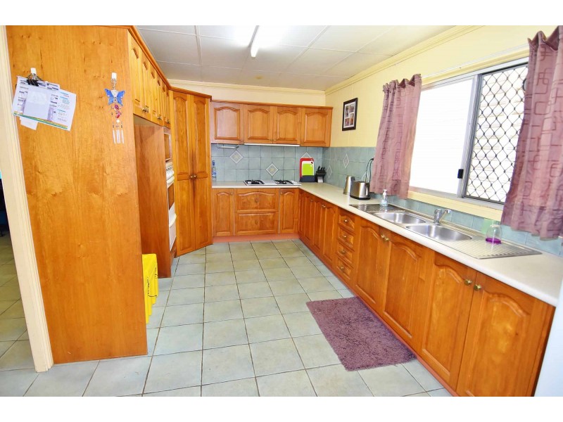 15 BLUFF ROAD, Queenton QLD 4820