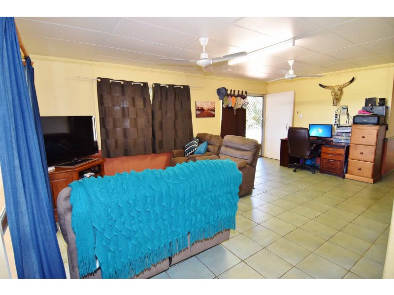 15 BLUFF ROAD, Queenton QLD 4820