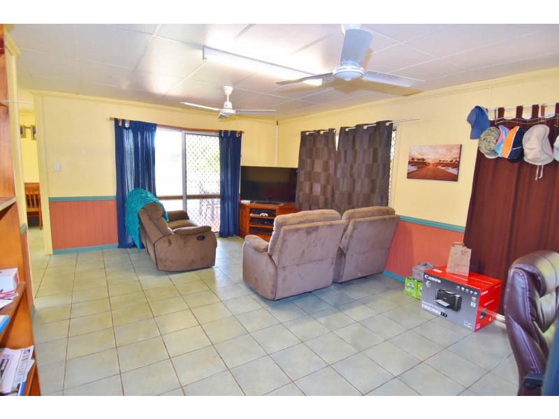 15 BLUFF ROAD, Queenton QLD 4820