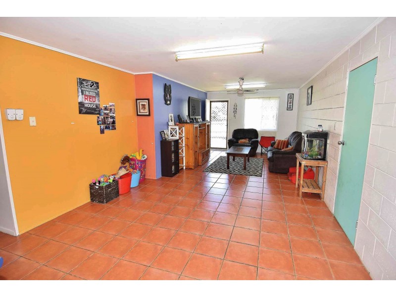 8 PLANT STREET, Richmond Hill QLD 4820