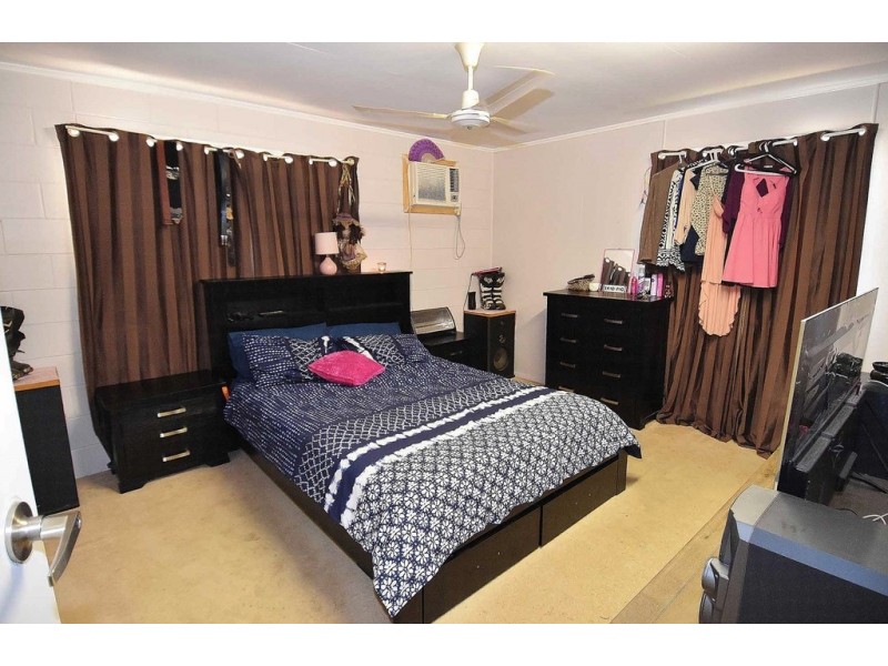 8 PLANT STREET, Richmond Hill QLD 4820