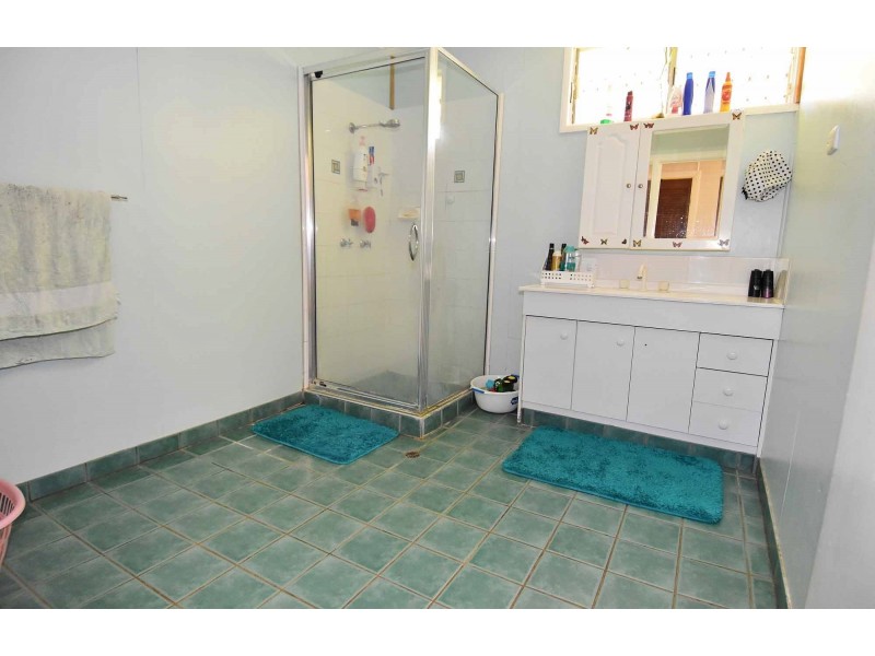 8 PLANT STREET, Richmond Hill QLD 4820