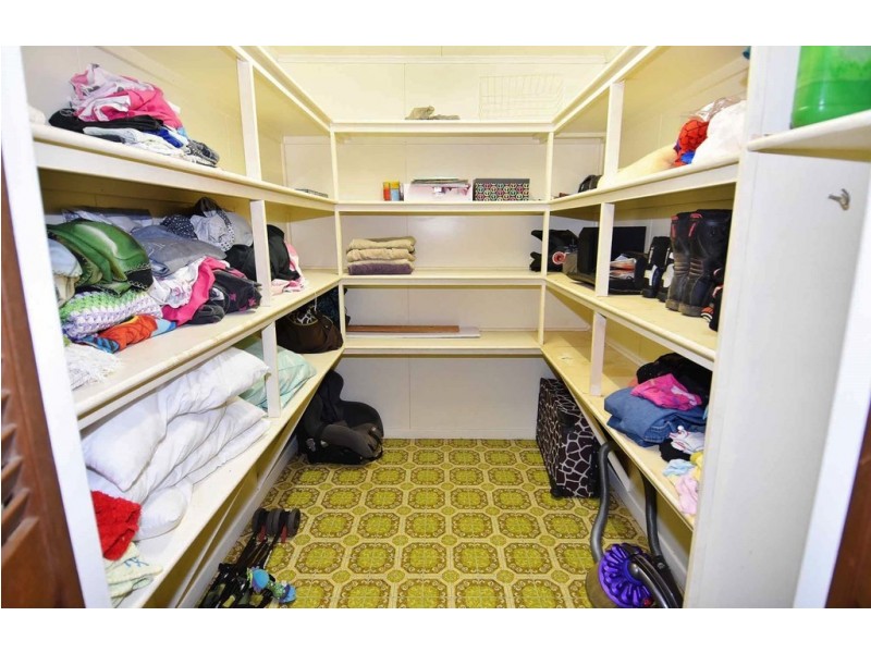 8 PLANT STREET, Richmond Hill QLD 4820