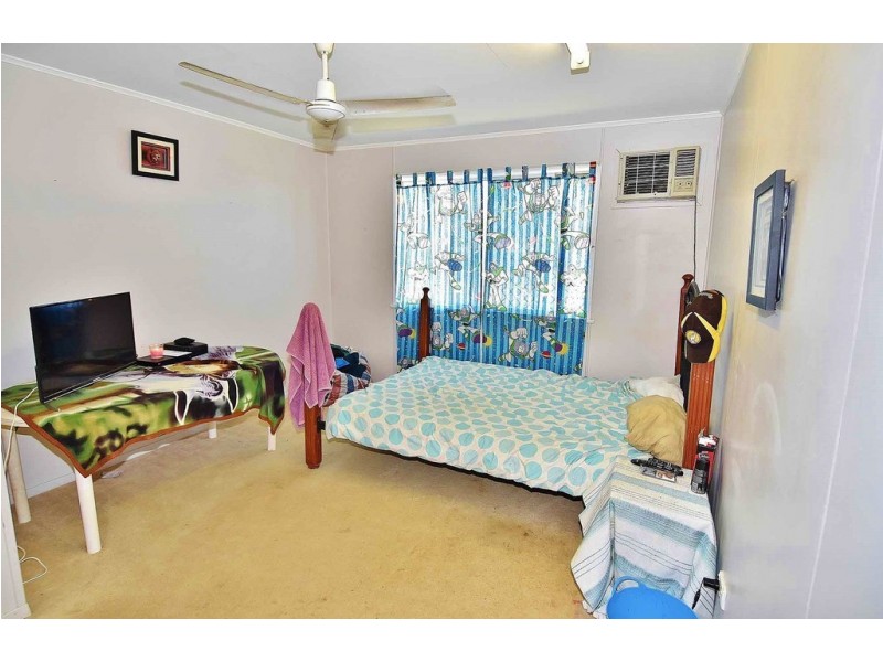 8 PLANT STREET, Richmond Hill QLD 4820