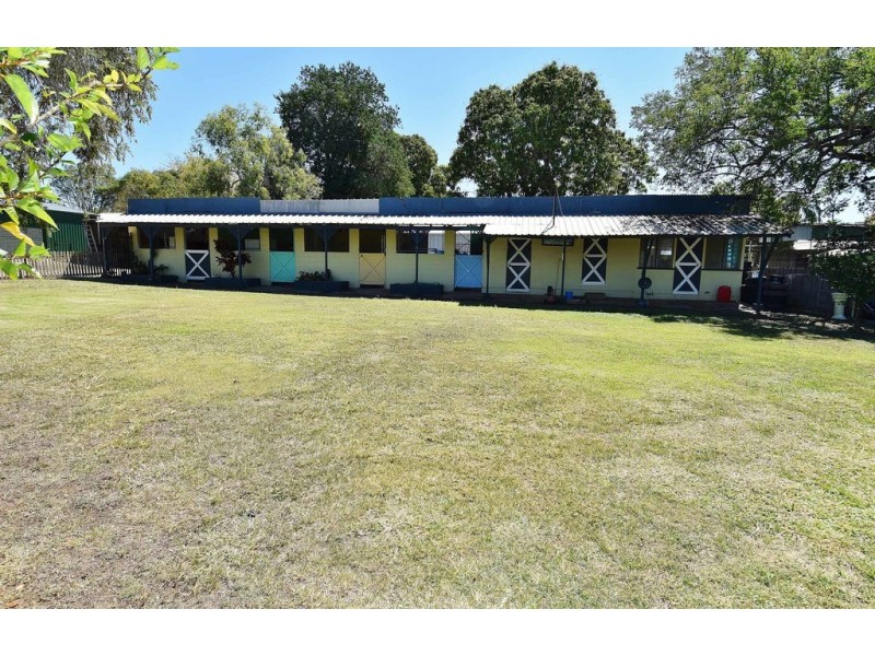 8 PLANT STREET, Richmond Hill QLD 4820