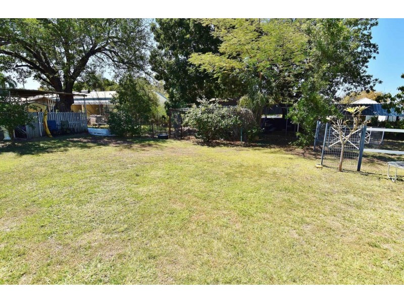 8 PLANT STREET, Richmond Hill QLD 4820