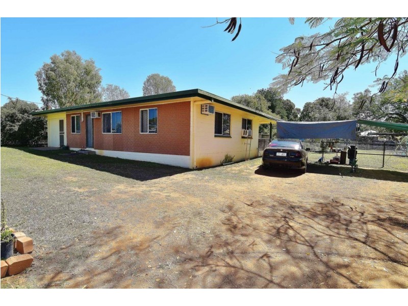 8 PLANT STREET, Richmond Hill QLD 4820