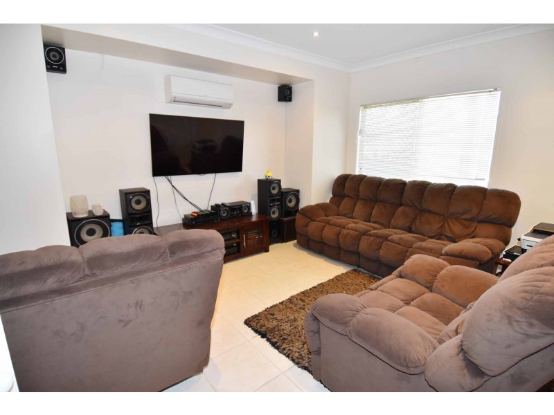 11 KIRRIMA COURT, Toll QLD 4820