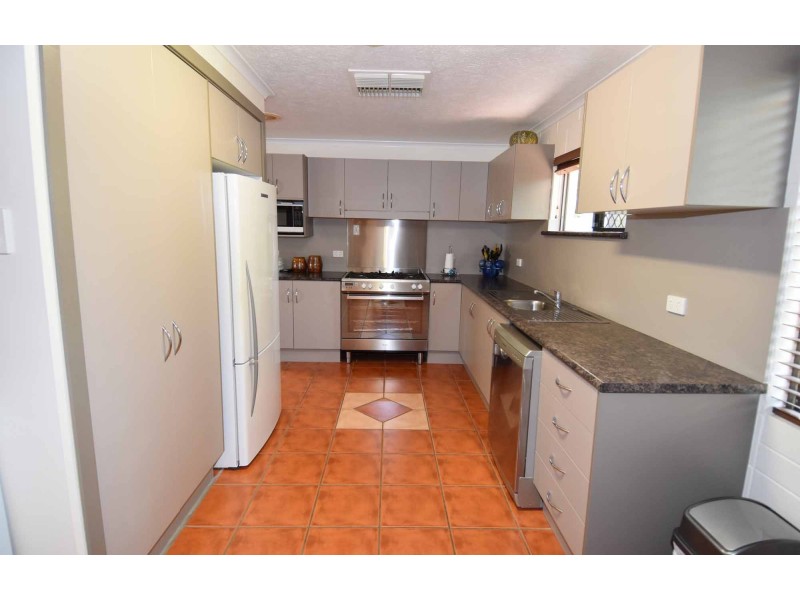 27 BLUFF ROAD, Queenton QLD 4820