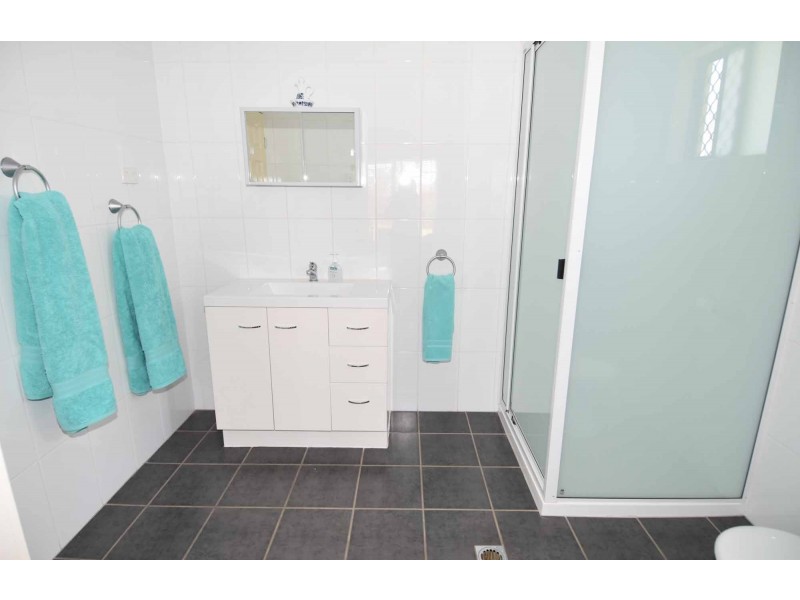27 BLUFF ROAD, Queenton QLD 4820