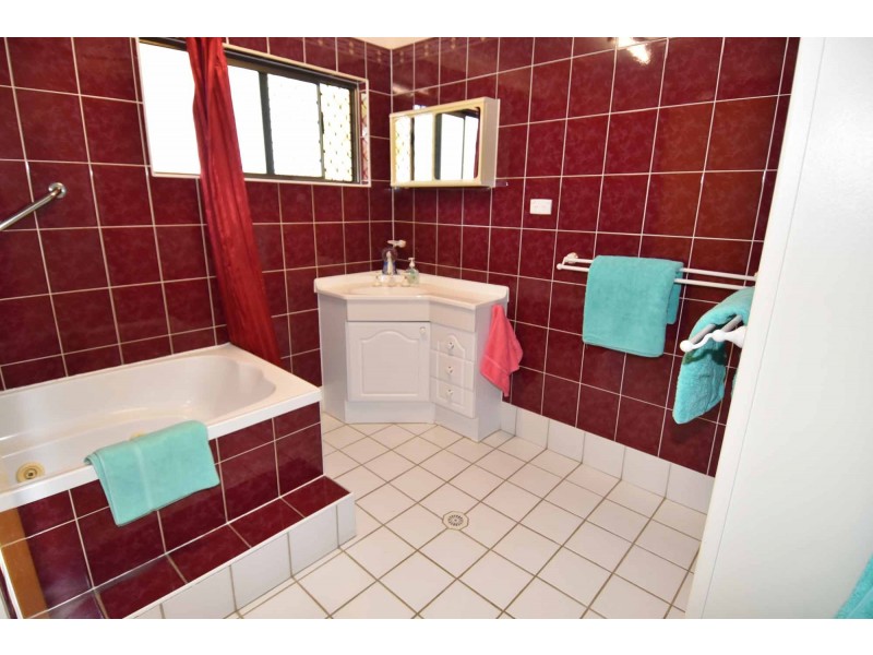 27 BLUFF ROAD, Queenton QLD 4820