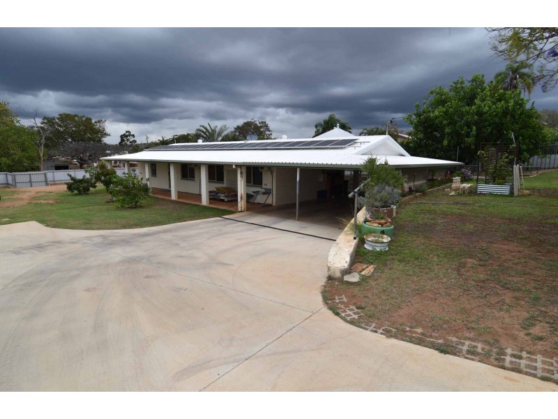 9-11 BELLEVUE STREET, Richmond Hill QLD 4820