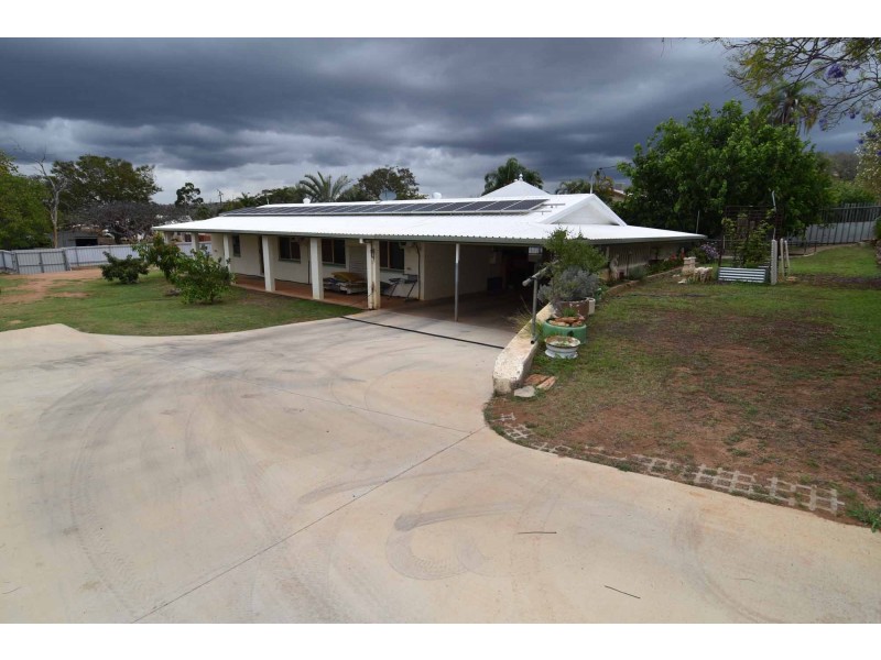 9-11 BELLEVUE STREET, Richmond Hill QLD 4820