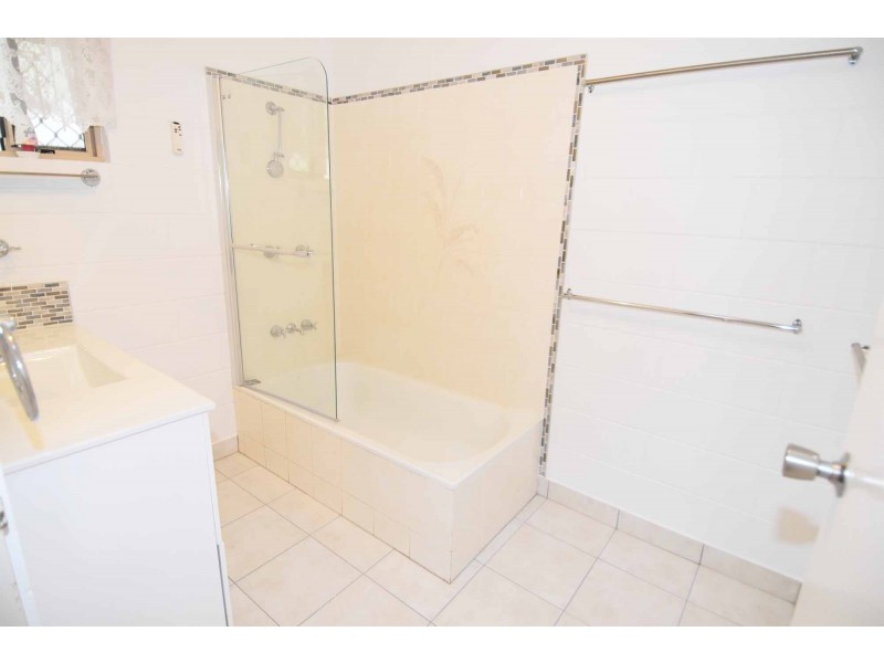 9-11 BELLEVUE STREET, Richmond Hill QLD 4820