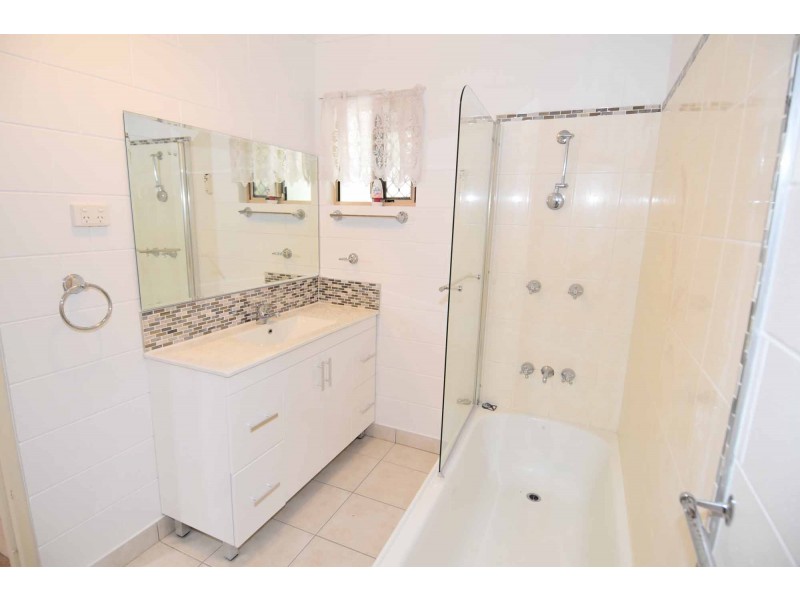 9-11 BELLEVUE STREET, Richmond Hill QLD 4820