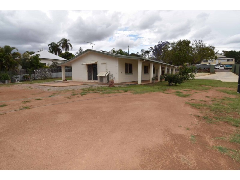 9-11 BELLEVUE STREET, Richmond Hill QLD 4820