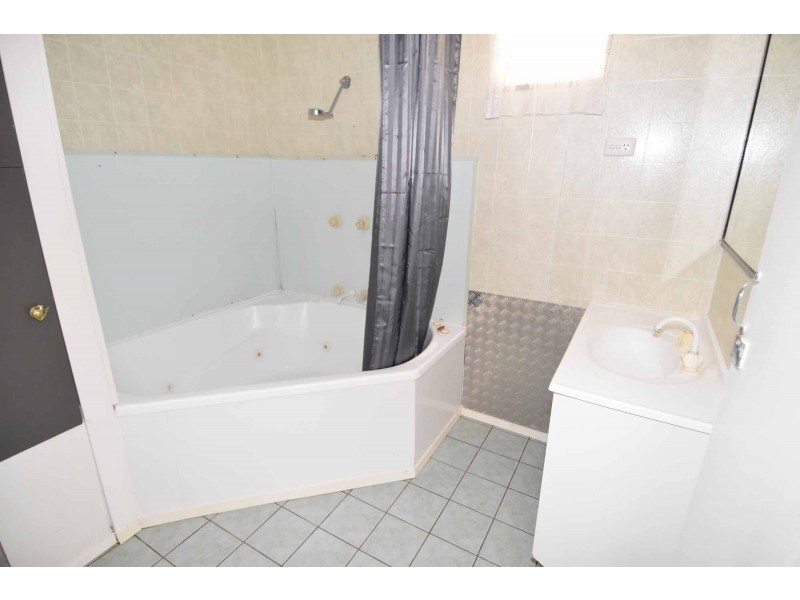 16 BLUFF ROAD, Queenton QLD 4820