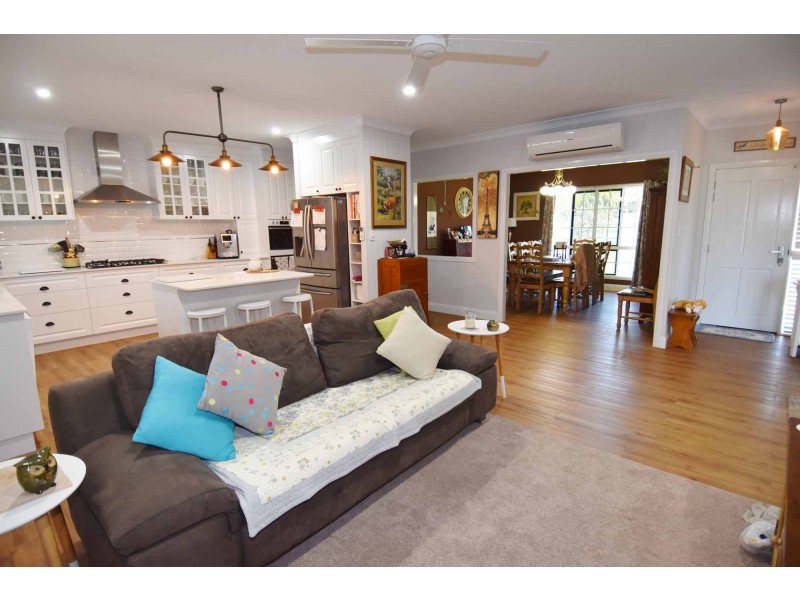 6 FAIRWAY COURT, Toll QLD 4820