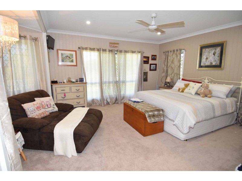 6 FAIRWAY COURT, Toll QLD 4820
