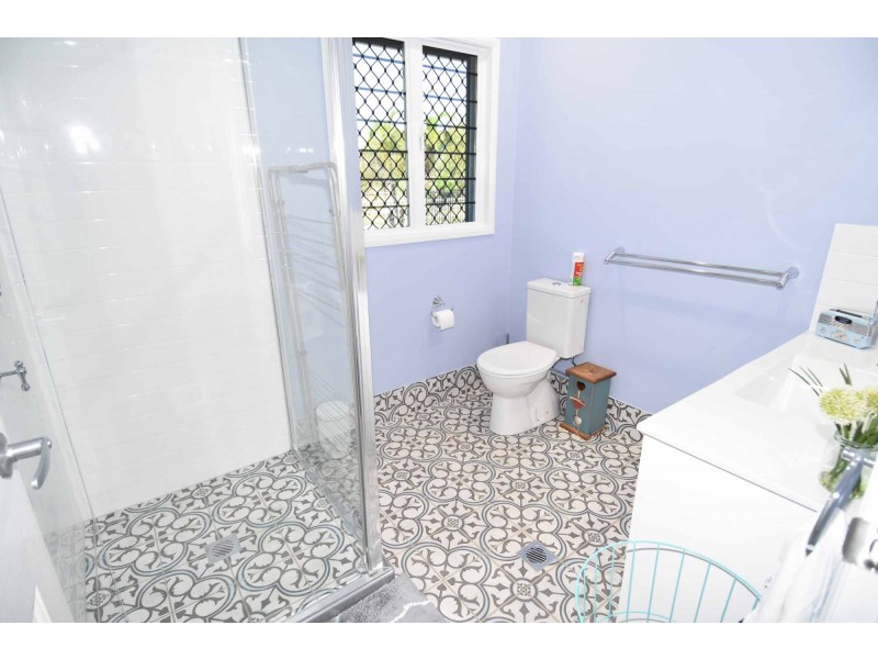 6 FAIRWAY COURT, Toll QLD 4820