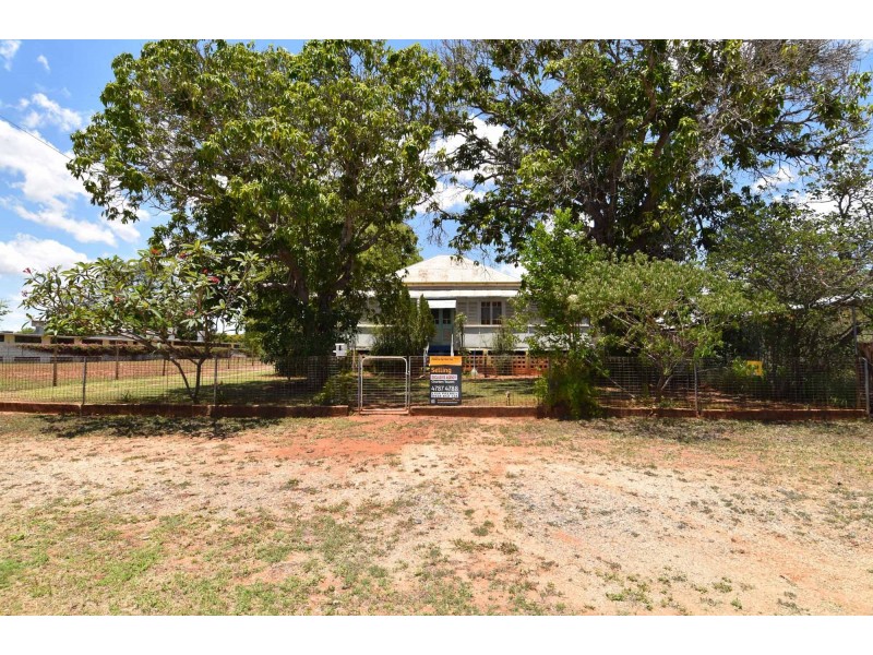 2 MACDONALD STREET, Richmond Hill QLD 4820