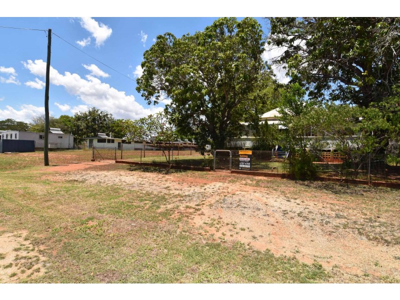 2 MACDONALD STREET, Richmond Hill QLD 4820