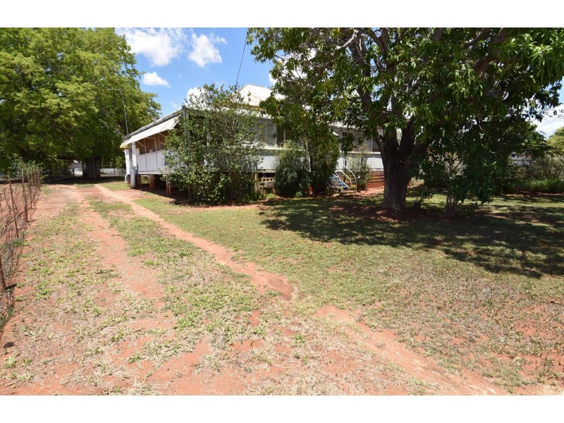 2 MACDONALD STREET, Richmond Hill QLD 4820