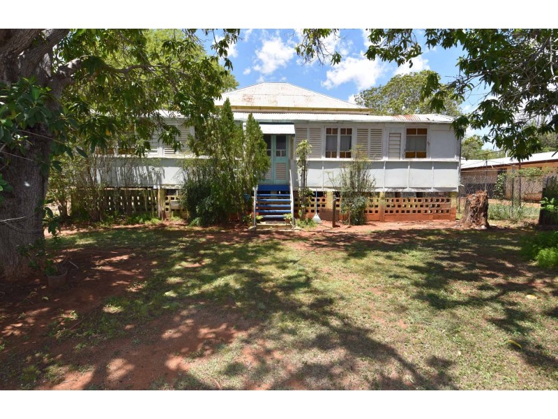 2 MACDONALD STREET, Richmond Hill QLD 4820