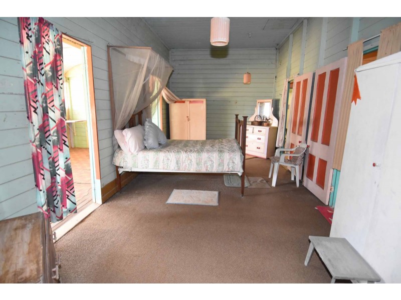 2 MACDONALD STREET, Richmond Hill QLD 4820