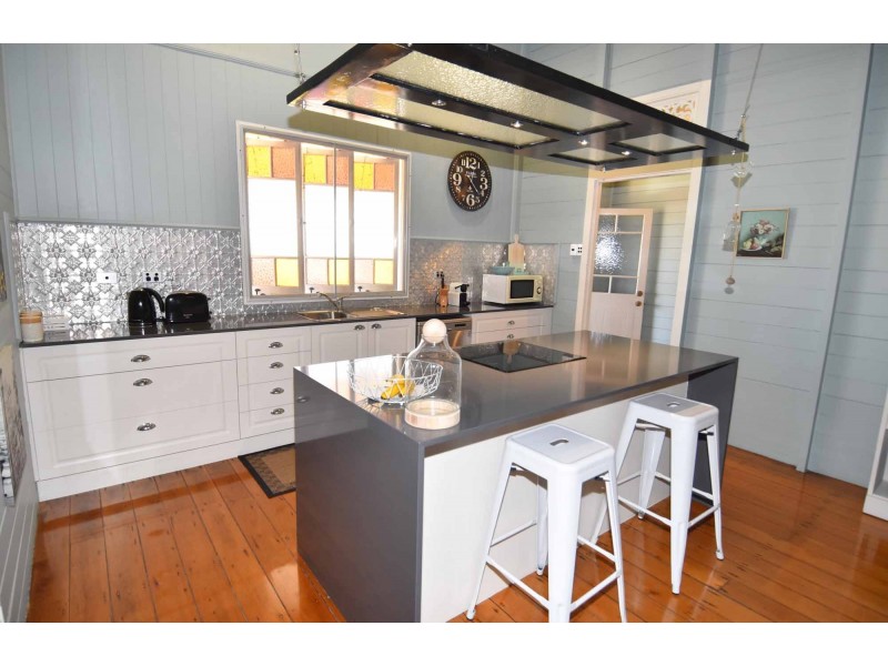 320 PICNIC CREEK ROAD, Broughton QLD 4820