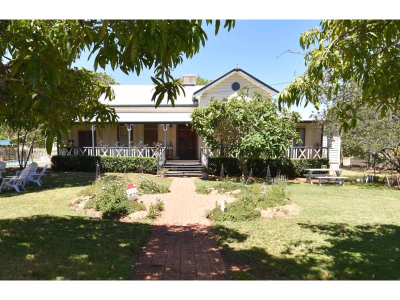42 GORDON STREET, Richmond Hill QLD 4820
