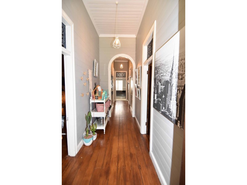 42 GORDON STREET, Richmond Hill QLD 4820