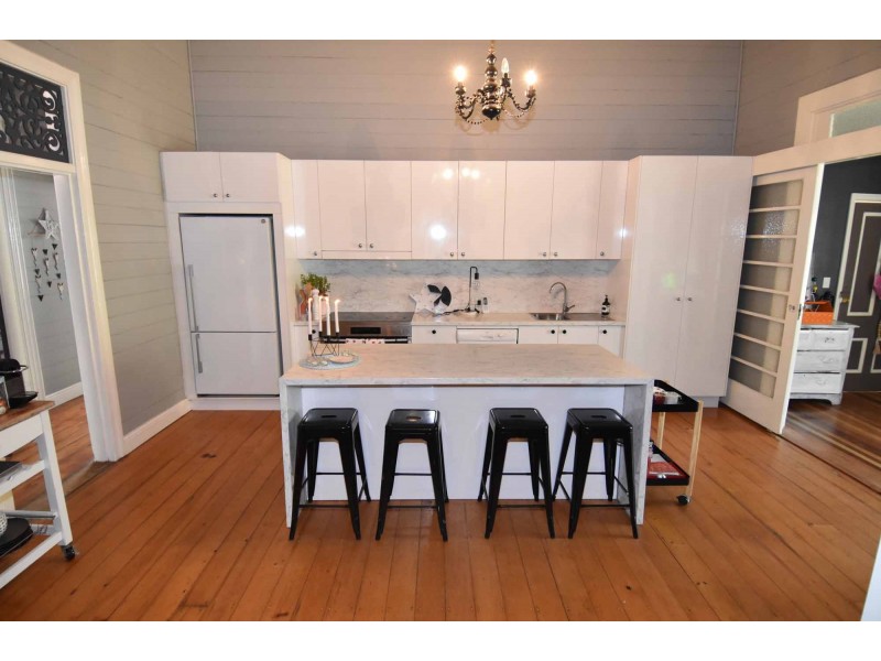 42 GORDON STREET, Richmond Hill QLD 4820