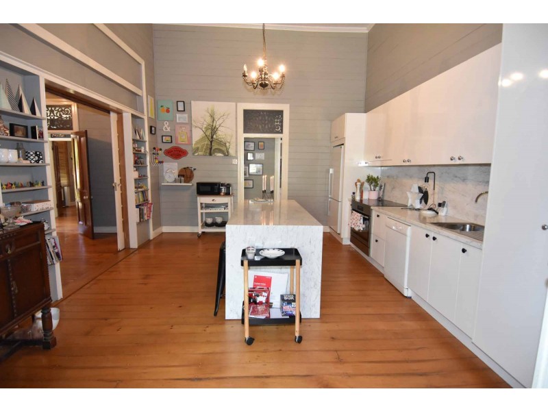 42 GORDON STREET, Richmond Hill QLD 4820