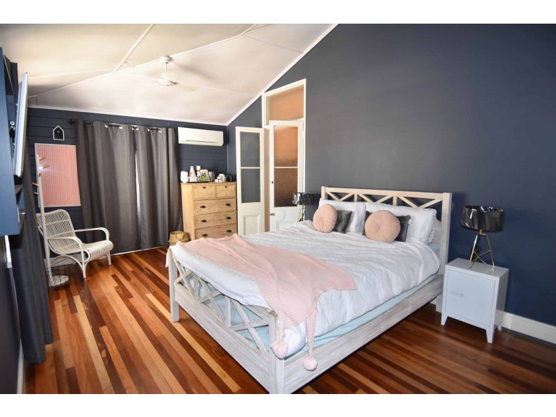 42 GORDON STREET, Richmond Hill QLD 4820