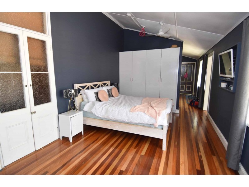 42 GORDON STREET, Richmond Hill QLD 4820