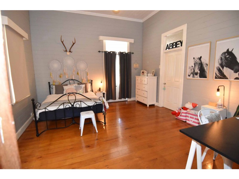 42 GORDON STREET, Richmond Hill QLD 4820