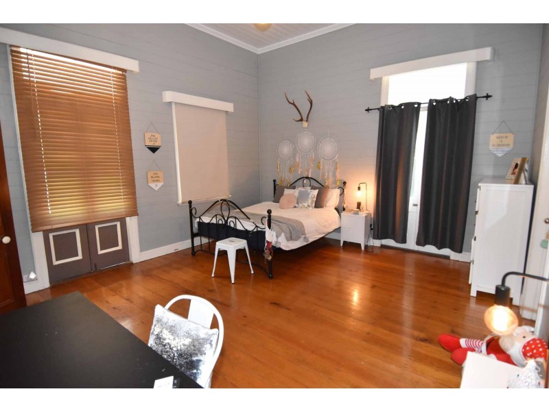 42 GORDON STREET, Richmond Hill QLD 4820