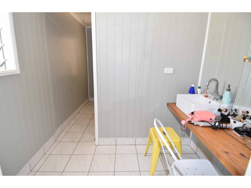 42 GORDON STREET, Richmond Hill QLD 4820