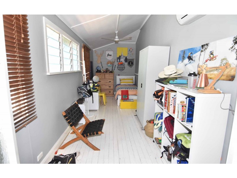 42 GORDON STREET, Richmond Hill QLD 4820