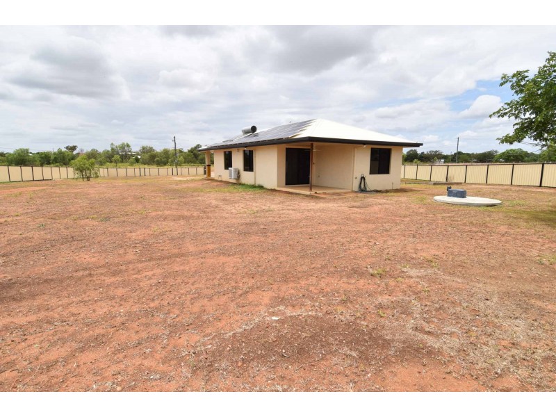 33 GOLF LINKS DRIVE, Toll QLD 4820