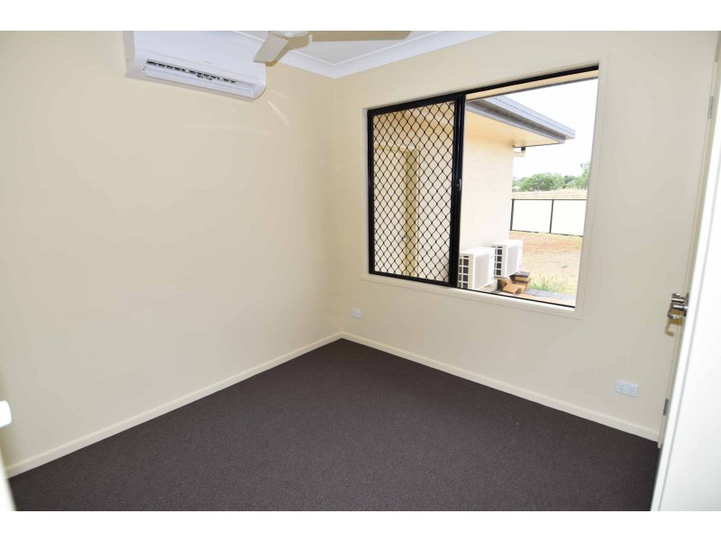 33 GOLF LINKS DRIVE, Toll QLD 4820