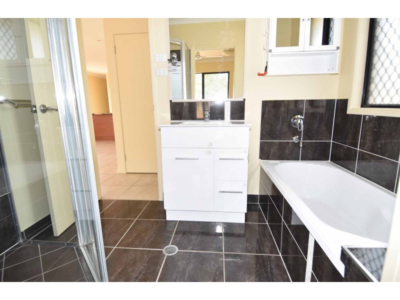 33 GOLF LINKS DRIVE, Toll QLD 4820