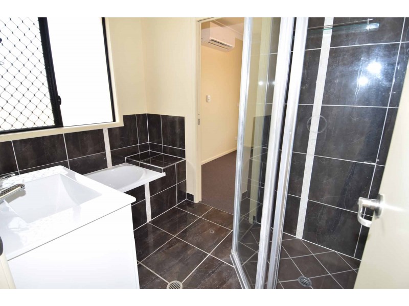 33 GOLF LINKS DRIVE, Toll QLD 4820