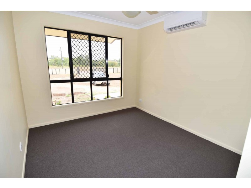 33 GOLF LINKS DRIVE, Toll QLD 4820